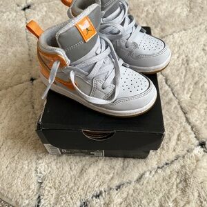 Jordan 1 MID SE